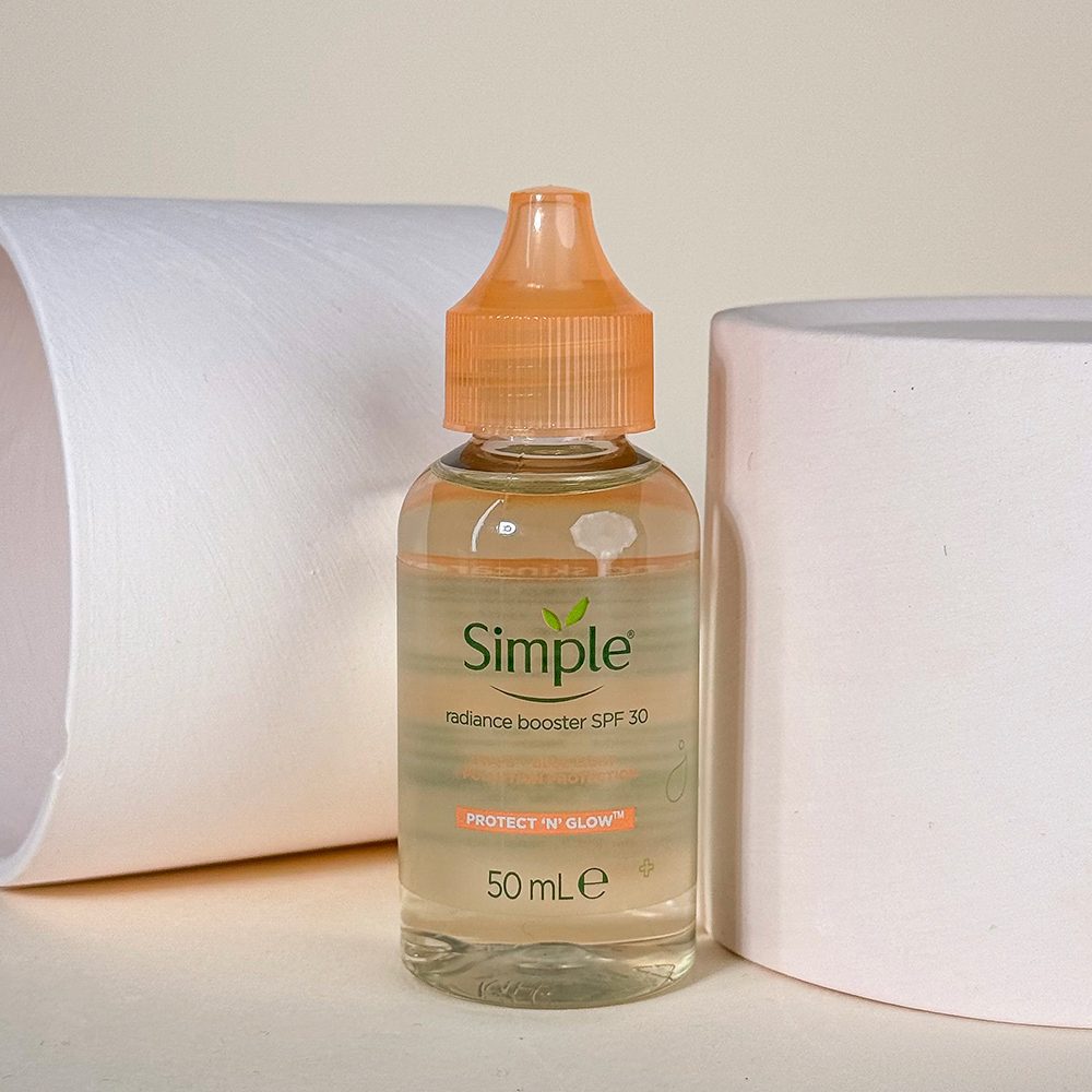 سرم روشن کننده و ضد آفتاب اس پی اف 30 سیمپل Simple Radiance Booster Spf30