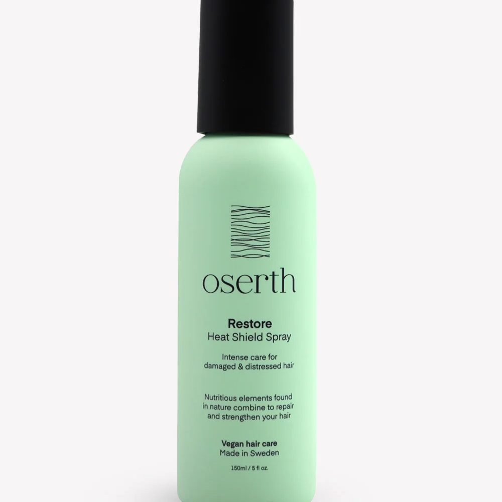 اسپری محافظ حرارت Oserth Restore Heat Shield ساخت سوئد با فرمول وگان، مناسب موهای خشک، آسیب‌دیده، رنگ‌شده و دکلره. محافظ مو در برابر حرارت سشوار و اتوی مو، ضد وز، آبرسان و افزایش‌دهنده نرمی و درخشندگی مو